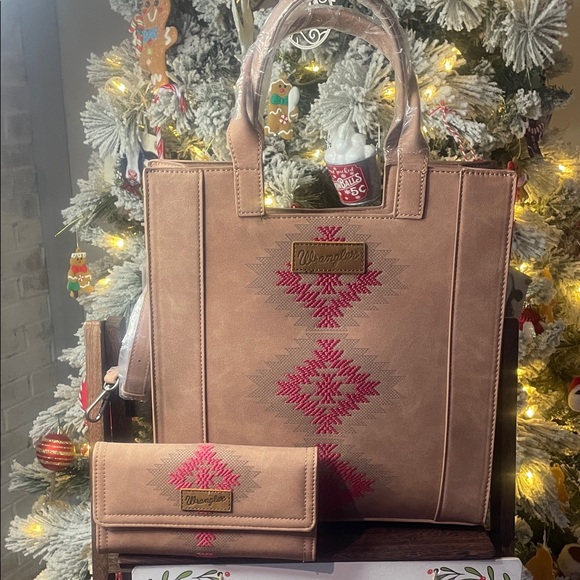 Wrangler Pink and Tan Tote Bag Set